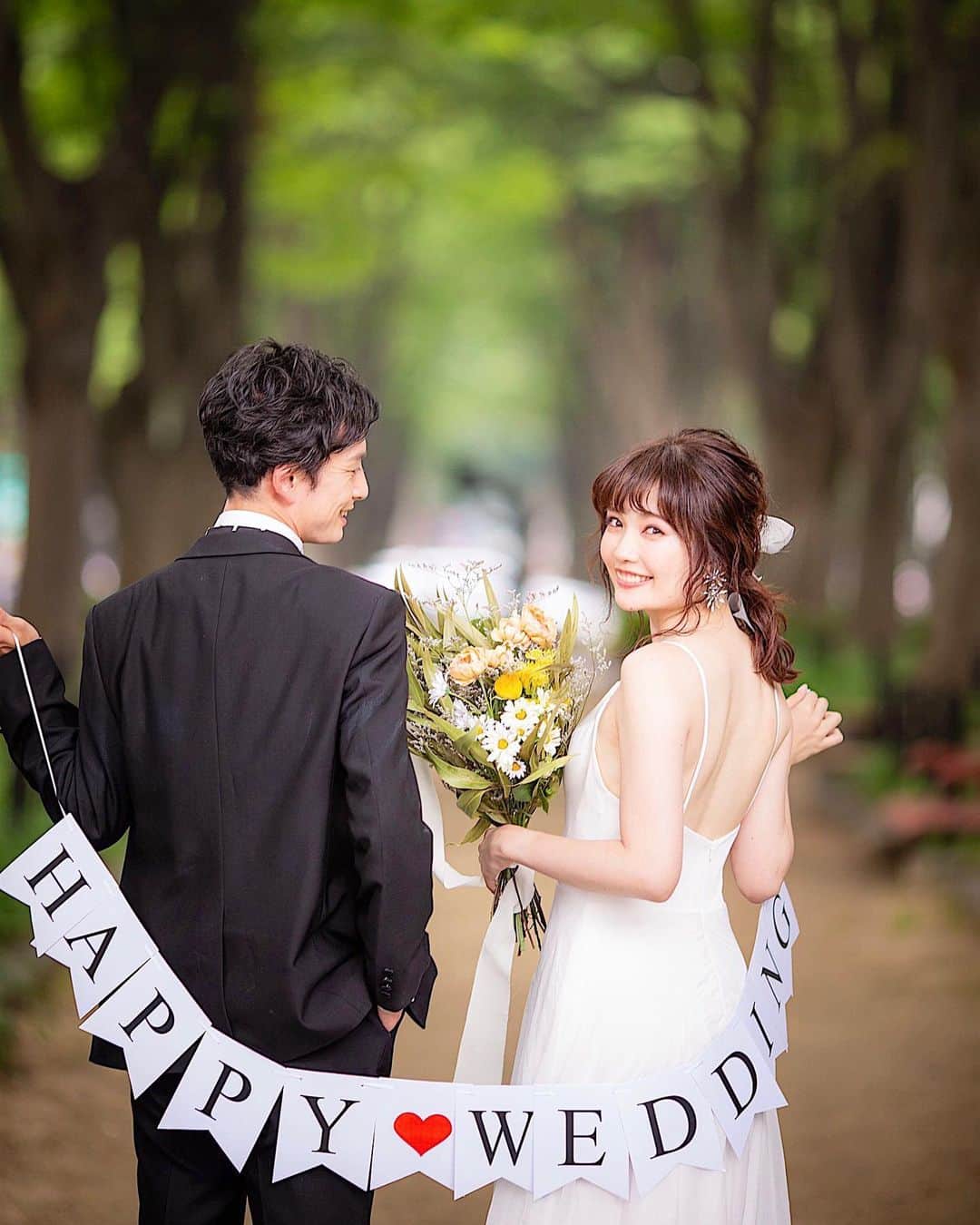 のインスタグラム：「👰💐﻿ ﻿ ウェディングモデル✨﻿ クレール仙台サロン撮影データシリーズ💐﻿ ﻿ ﻿ ディズニー写真や旅行写真が続いたから、﻿ 久々にウェディング写真✨😋（笑）﻿ ﻿ また仙台行きたいなー💕﻿ ﻿ ﻿ @claire.sendai @clairebridalstudio @claire.omotesando﻿ 📸@ken1_photography﻿ 🤵@renji.1011﻿ ﻿ ﻿ #クレール仙台サロン#クレール表参道サロン#claire#クレールブライダルスタジオ#前撮り#みんなのウェディング#プラコレ#仙台#ウェディングドレス#weddingmodel#dressy花嫁#wedding_mari」