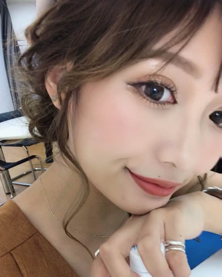 のインスタグラム：「. . 久しぶり動画なんかを1枚目に載せてみる🤭🍑❤︎ . . そして、DM多かったので取り急ぎ 👗#みゆ服 詳細〜😊♡♬💕♪ . hat : @ca4la_official . . . シンプルできれい目キャスケットで 使い回し抜群やし、お気に入り❤︎❤︎ 一番大事な形もべりぐ👍🏻💗 . . 先週、CA4LA で帽子まとめ買いしたから また他のもUPするね〜 🧢👒🎩💓 . . #ootd #outfit #今日のコーデ #ca4la #カシラ #キャスケット #帽子#帽子コーデ #デートコーデ #ディナーコーデ #着痩せ #着痩せコーデ #体型カバー #体型カバーコーデ #スタイルアップ #帽子アレンジ #ヘアアレンジ #シニヨン #Nextercreatist #TOKYOcreatist #伊藤実祐 #いとうみゆ #みゆちゃい . . 質問はコメントに残しておいてね。☺️❤︎ . 投稿、ストーリー、コメ返で少しずつお答えします🤳♪ .」