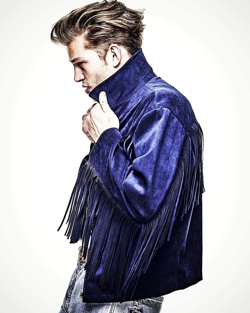 セバスティアン・ソーブのインスタグラム：「Honestly I'd post way more but I count my time as quite valuable in this time and age. And what I don't have time for is spending weeks trying to get ahold of high res images, or any version of the work I did that isn't completely pixilated and screen shot from Google search... I need a assistant 😜 to collect high res images and credits for the past 10 years work🤘🏼👌🏼⭐」