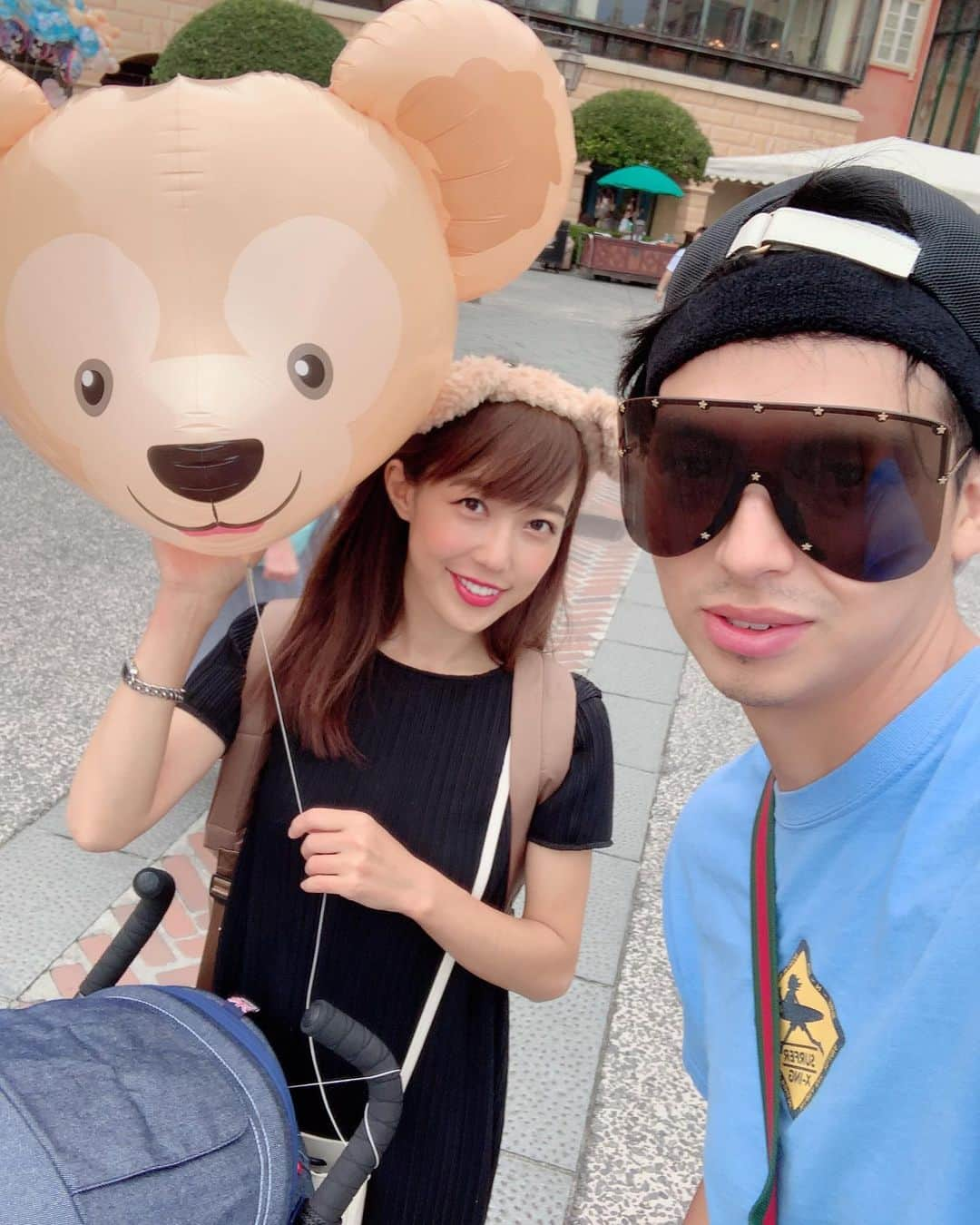 アレクサンダーさんのインスタグラム写真 - (アレクサンダーInstagram)「風船始めて一緒に買ったよん❤️ #disneysea  #ダッフィーコーデ」9月4日 21時28分 - alexanderfriends