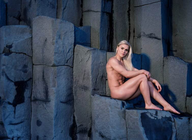 Katrin Tanja Davidsdottirさんのインスタグラム写真 - (Katrin Tanja DavidsdottirInstagram)「Every BODY has a story. - Mine tells the story of HARD WORK. So honored I get to be a part of the 2019 ESPN Body Issue ❤️ - Photographer: @benedict_evans」9月4日 21時31分 - katrintanja