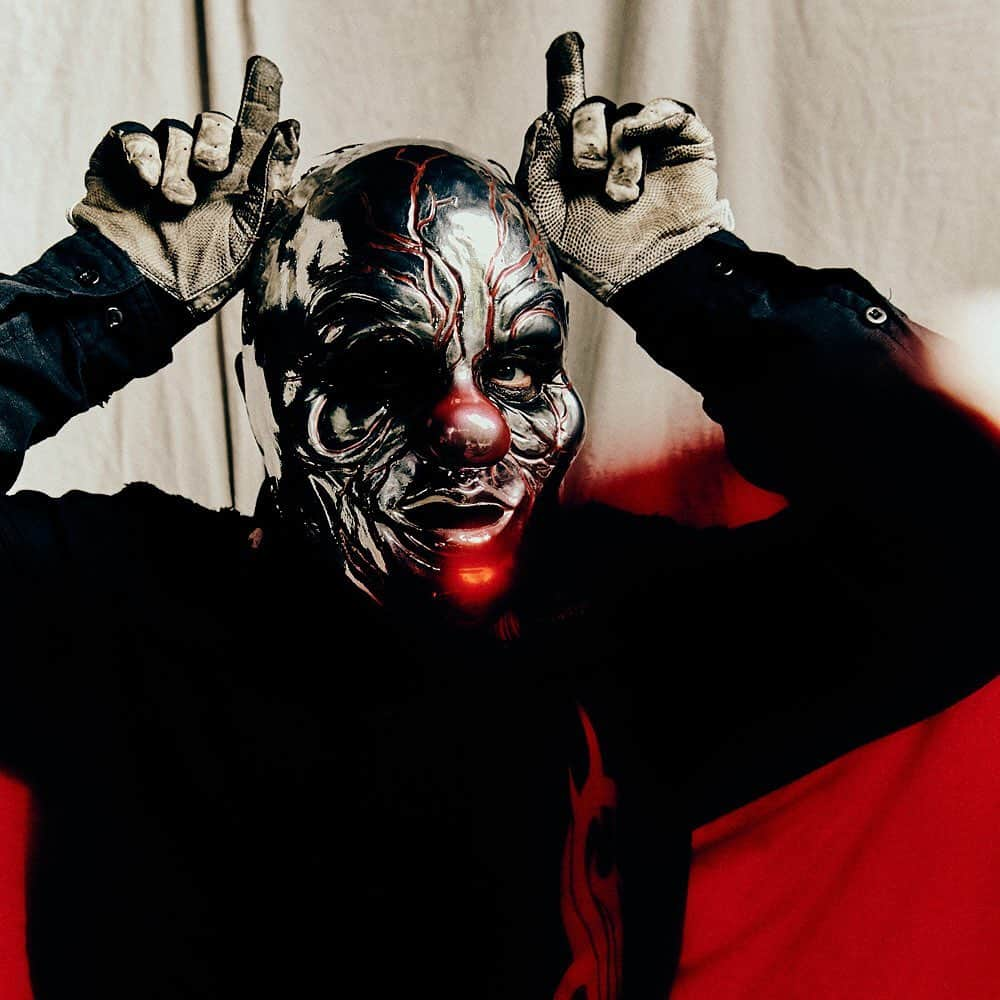 Kerrang!さんのインスタグラム写真 - (Kerrang!Instagram)「Slipknot take us deeper into their new album and upcoming tour. Link in bio. . . . 📸: @jonathan.weiner  #slipknot #clown #shawncrahan #wanyk #wearenotyourkind #metal」9月4日 21時32分 - kerrangmagazine_