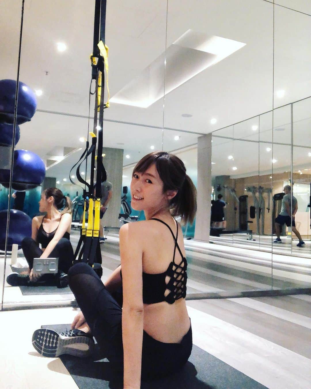 Miss Hunnyのインスタグラム：「出左咁多次汗， 今晚終於有覺好瞓😌😌😌 好想睇返套《邪不壓正》， 唔知Netflix有冇呢☺️ Btw, 仲要繼續努力㗎，大家一齊加油啦！」
