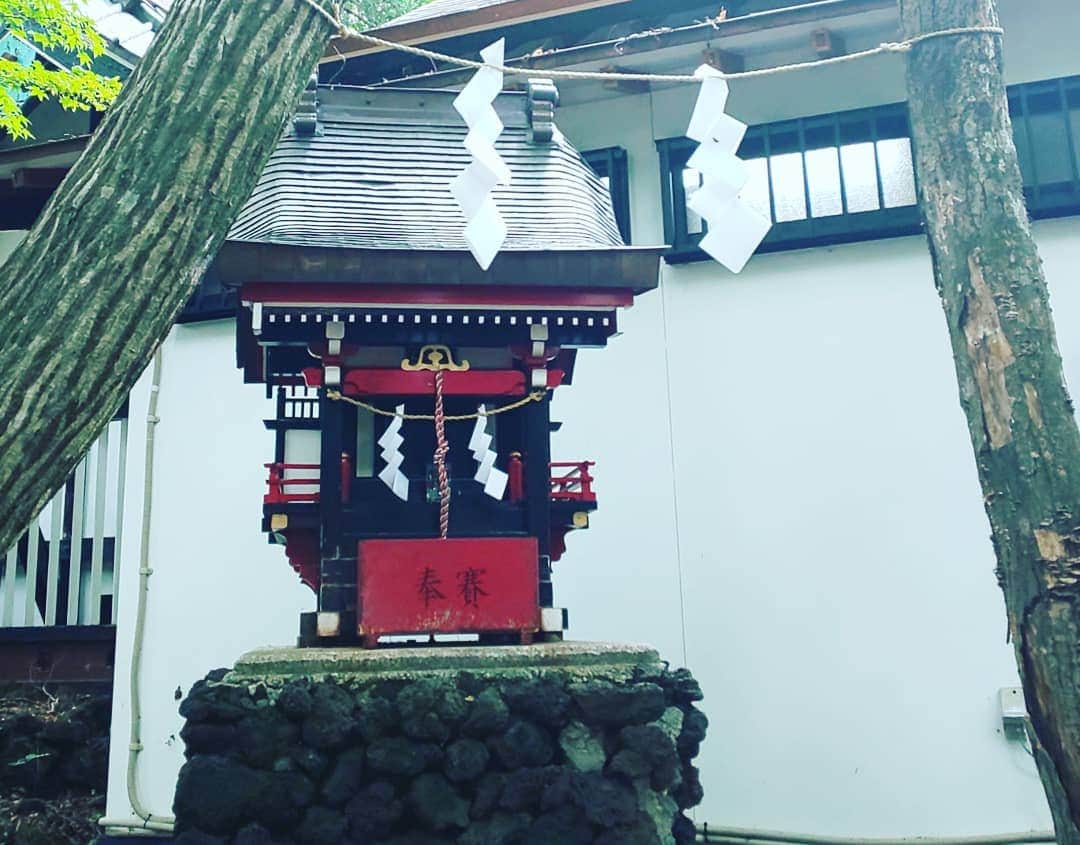 LOVE ME DOさんのインスタグラム写真 - (LOVE ME DOInstagram)「富士吉田市の新屋地区にある新屋山神社（あらややまじんじゃ）の本宮と奥宮に行って来ました！奥宮が“金運神社”です。 #富士吉田市 #新屋山神社 #本宮 #奥宮 #金運神社 #金運アップ」9月4日 21時36分 - lovemedo_fortunteller