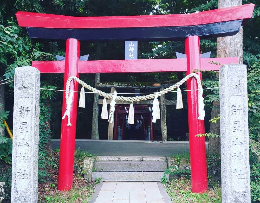 LOVE ME DOさんのインスタグラム写真 - (LOVE ME DOInstagram)「富士吉田市の新屋地区にある新屋山神社（あらややまじんじゃ）の本宮と奥宮に行って来ました！奥宮が“金運神社”です。 #富士吉田市 #新屋山神社 #本宮 #奥宮 #金運神社 #金運アップ」9月4日 21時36分 - lovemedo_fortunteller