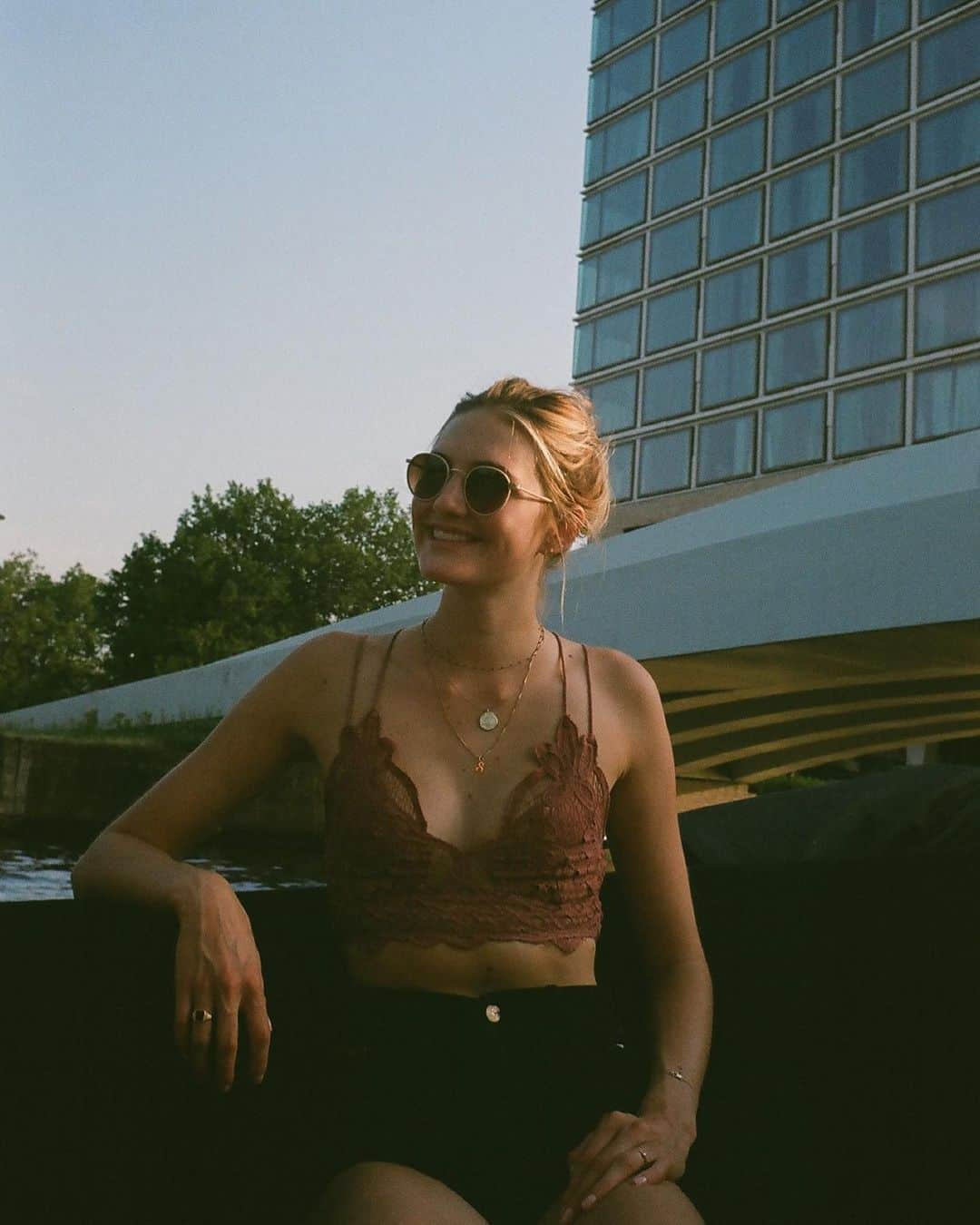 サンヌ・ヴロートさんのインスタグラム写真 - (サンヌ・ヴロートInstagram)「Amsterdam summer on film #35mm 🍒」9月4日 21時46分 - sannevloet