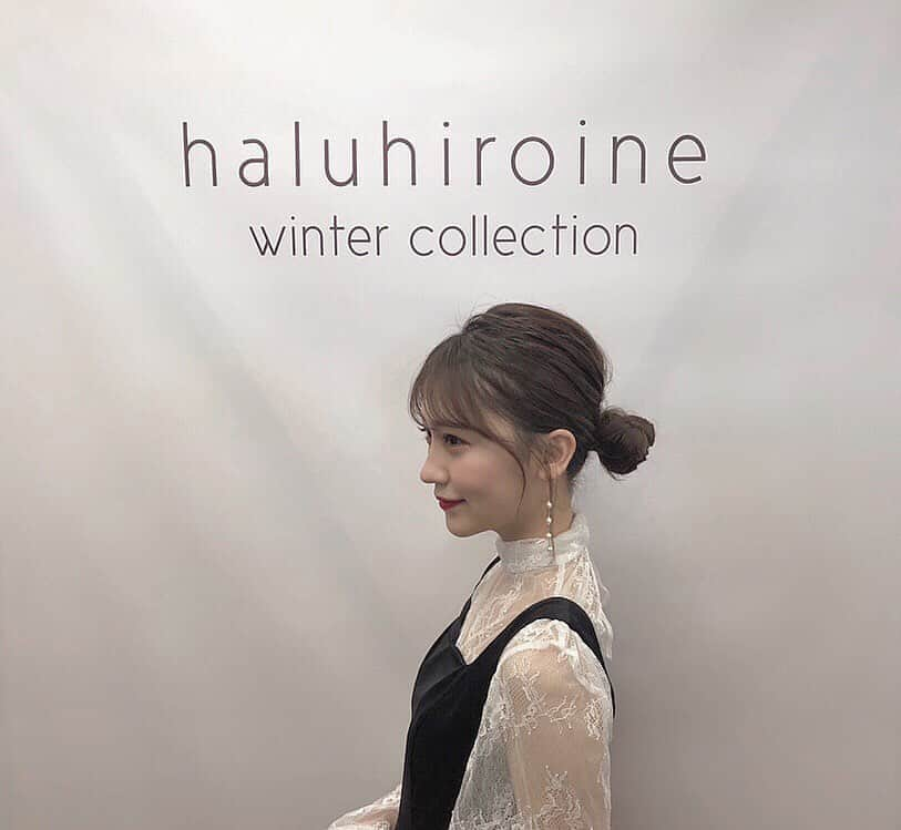 小嶋真子さんのインスタグラム写真 - (小嶋真子Instagram)「haluhiroine winter exhibition ☃️☁︎ 冬の展示会、二日間無事に終了しました❤︎ ご来場いただいた、関係者の皆様、お友達の皆さん ありがとうございました🕊💐 . 秋はgirly、冬はlady また違ったhaluhiroineを表現した今回の展示会でしたが、 それがしっかり伝わっているような感想を沢山いただけて とっても嬉しかったです☺️💌 . 今週末からはいよいよpop-upがはじまります。 やっと皆さんに直接お洋服を見てもらえます😌 まずは秋から。 楽しみにしていてください🍁❤︎」9月4日 21時50分 - makochan_2525