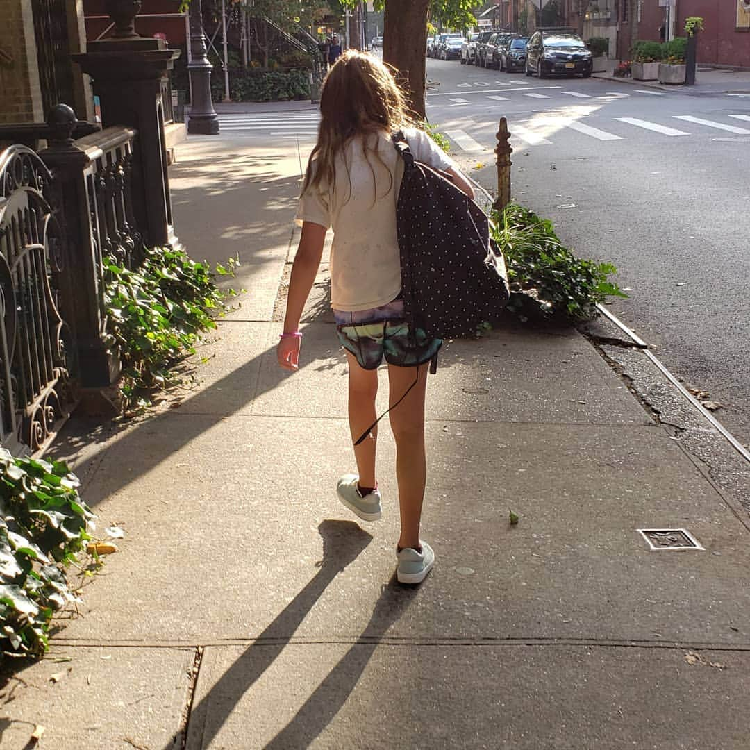 サラ・ジェシカ・パーカーさんのインスタグラム写真 - (サラ・ジェシカ・パーカーInstagram)「5th grade. First day. The middle school hustle begins. X,SJ」9月4日 21時51分 - sarahjessicaparker