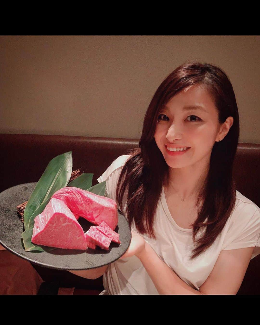 佐藤あり紗さんのインスタグラム写真 - (佐藤あり紗Instagram)「. . . 🍖サマートリュフのうしごろユッケ 🍖厳選タンの薄切り 芽葱添え 🍖特選部位、大和芋とオクラの肉素麺 🍖特選サーロイン わさびとおろし添え 🍖季節のナムル盛り合わせ 🍖トリュフと牛のコンソメスープ 🍖牛ヒレカツ トリュフ添え 🍖ザブトンのすき焼き 🍖ザブトンの特選牛丼 🍖安納芋とバニラアイス . 一日にこんなにトリュフ食べたの初めて🥰 . オシャレで美味しくて大満足(*´﹃｀*)✨ 素敵な時間を過ごせました💗 . . #うしごろ #ushigoro #麻布十番 #西麻布 #高級焼肉店 #高級 #焼肉 #やきにく #肉 #肉女子 #ディナー #佐藤あり紗 #佐藤あり紗私服 #私服 #アスリート #スポーツ #スポーツ選手 #プライベート」9月4日 21時55分 - arisa_chu