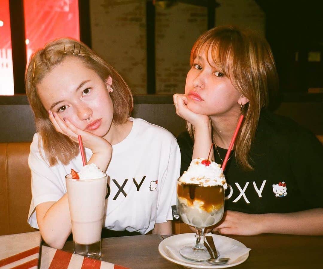UlalaGirlのインスタグラム：「ROXY✖️HELLO KITTY♥️ directed and photo by me @oneinfinitycolors」