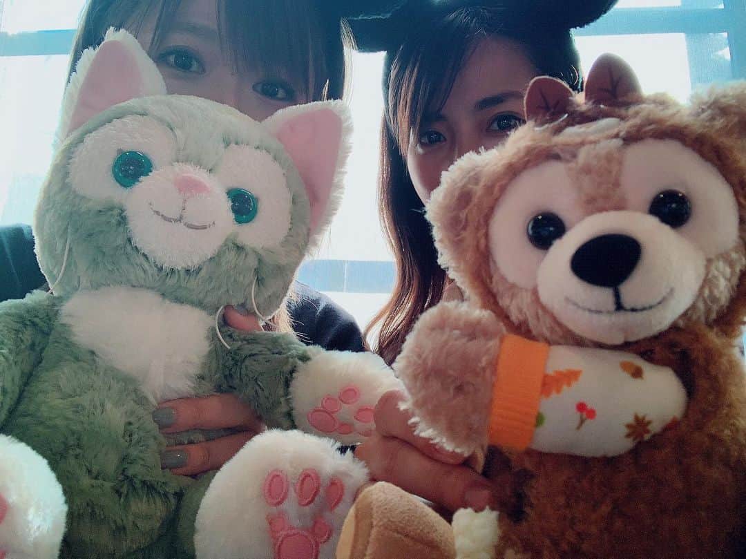 のインスタグラム：「ジェラトーニ🧡ダッフィー 可愛すぎるなあ  #disneysea #ディズニーシー #ジェラトーニ #ダッフィー #お散歩」