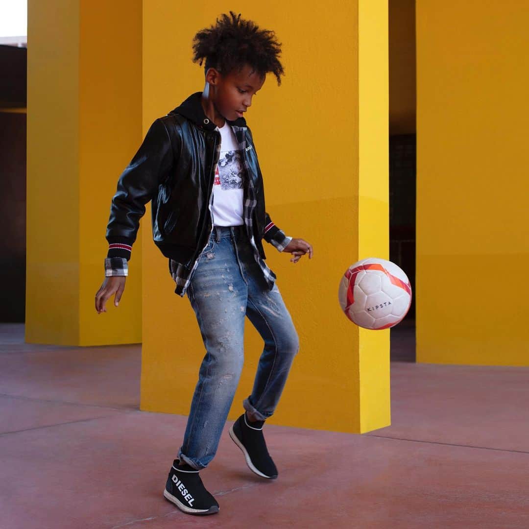 ディーゼルのインスタグラム：「Unstoppable kid beats immovable object every time. Great denim helps. @diesel.kid #UnstoppableKids」