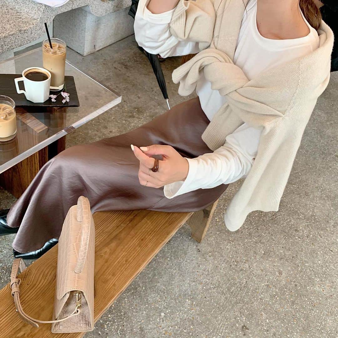 saanaaeのインスタグラム：「🍂☕️ いよいよ明後日から あきのNUE開始です✍🏻 1番好きな季節だから、 ほんとに大好きなラインナップで..♡ 楽しみにしていてください🥰 #NUEbyas #何度も言うけどskほんとにオキニイリ!」