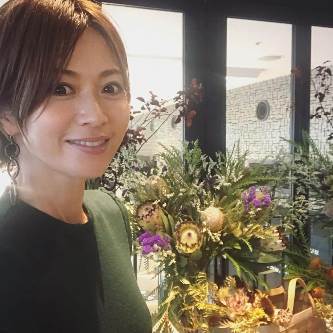 のインスタグラム：「@willgarden_official ランチ会は、グリーンのワンピースで。 @bordersatbalcony_official のものです😊」
