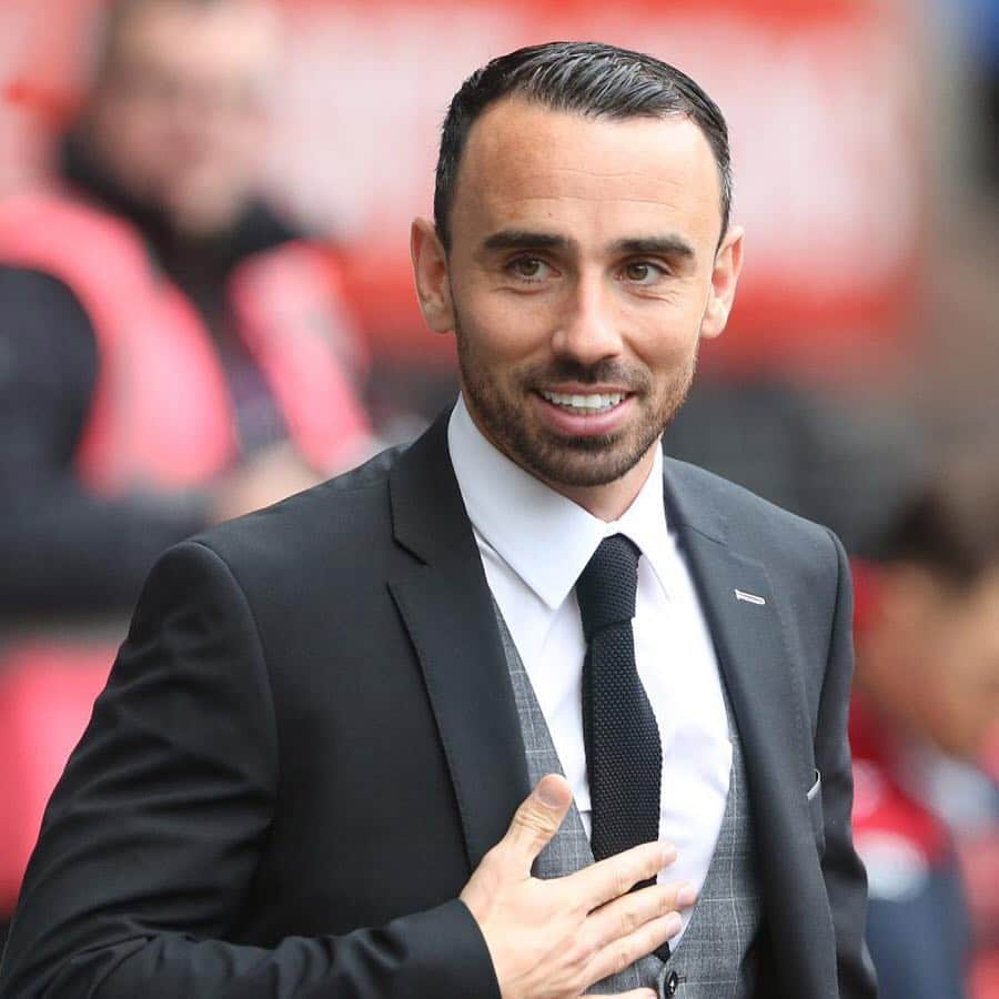 スウォンジー・シティAFCさんのインスタグラム写真 - (スウォンジー・シティAFCInstagram)「📢 New #Swans role for Leon Britton 👏 📝Details 👉 bit.ly/2ktOa5o」9月4日 22時15分 - swansofficial