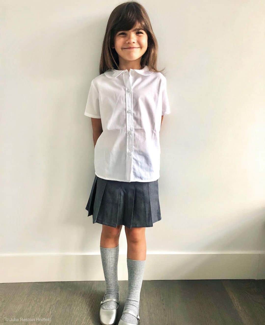 カリーヌ・ロワトフェルドのインスタグラム：「Back to school, today! 2nd grade! Happy smile🥰 @juliarestoinroitfeld @romyandthebunnies」