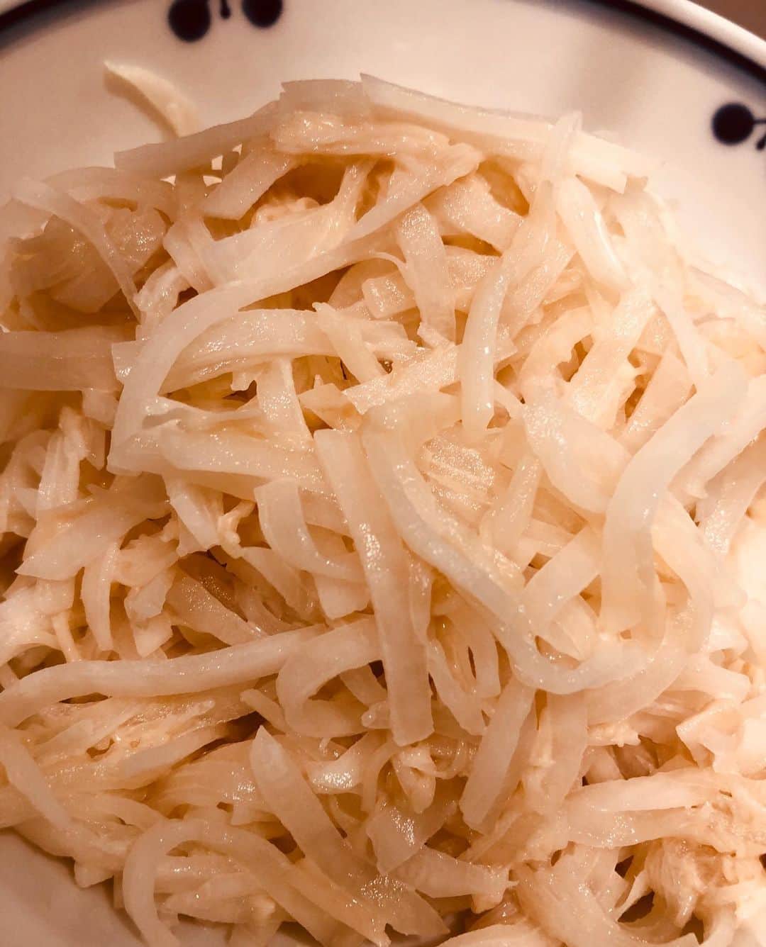 跡部みぅのインスタグラム：「夢眠家の家庭の味との、ホタテと大根のサラダがめちゃめちゃ美味しくて、maaちゃんとねむにレシピを教えてもらった🥺💖💖ので作ってみました🙋‍♀️✨美味しく出来たよー！」