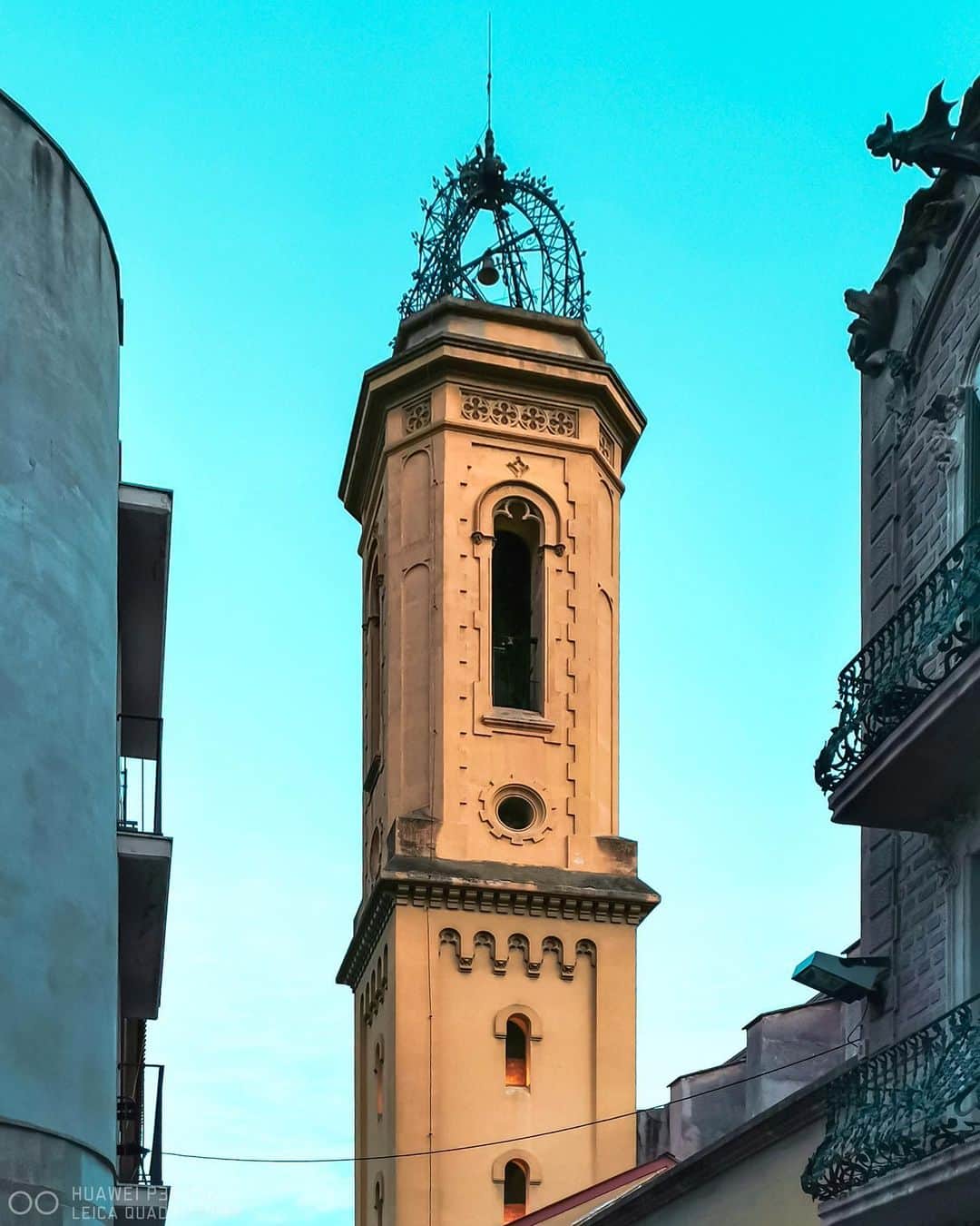 Nicanor Garcíaのインスタグラム：「Ballerina tower |  Torre con bailarina #nicanorgarcia #travelarchitectures . All photos in the series #CapturedOnHuawei #HuaweiP30Pro #YoEstoyConHuawei」