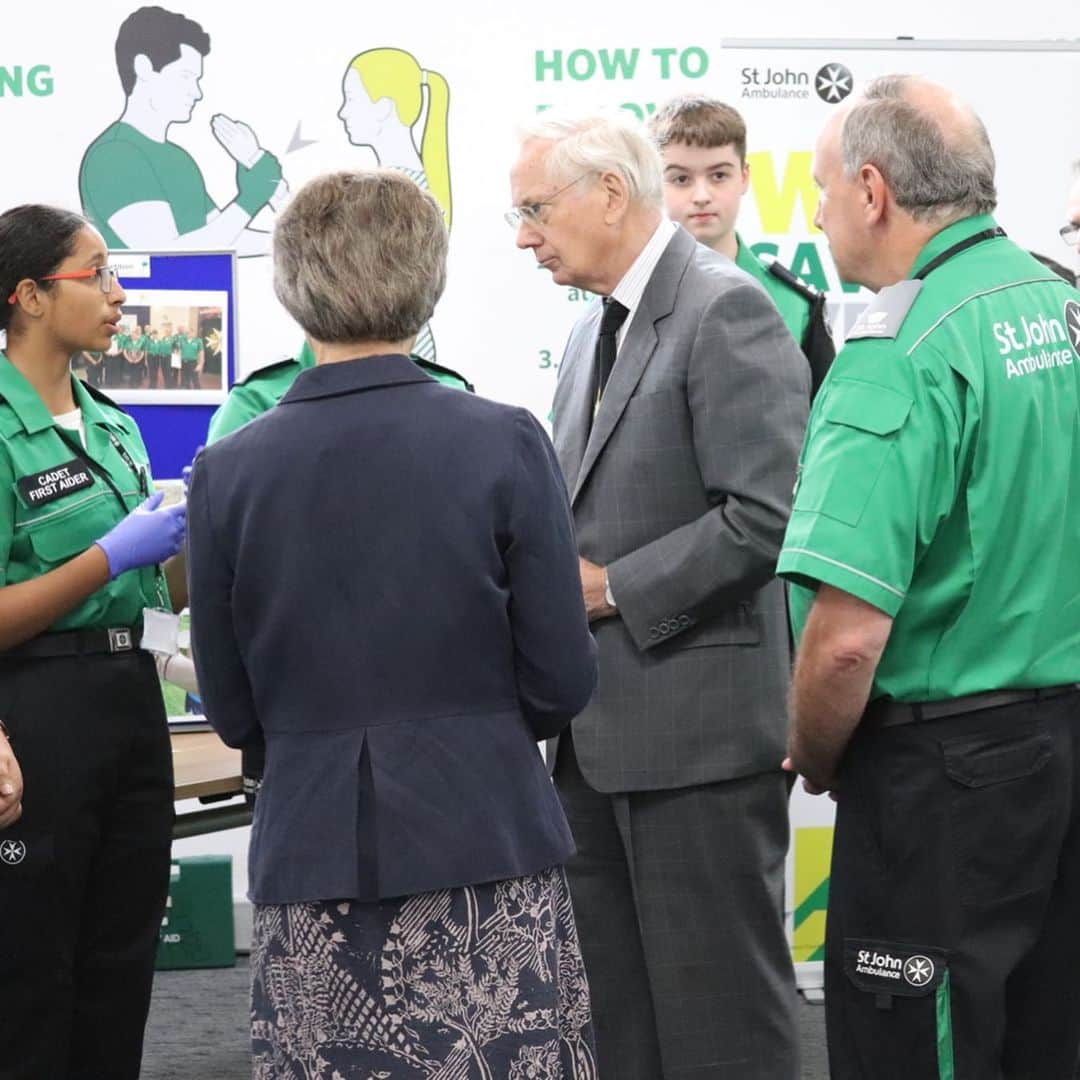 ロイヤル・ファミリーさんのインスタグラム写真 - (ロイヤル・ファミリーInstagram)「The Duke of Gloucester visited Tyne and Wear yesterday where he carried out a number of engagements. Swipe ➡️ to see images from the day which included: 🤝 Meeting volunteers from @stjohn_ambulance at their Newcastle Headquarters. The Duke heard more about the training of first-aid volunteers, in particular their provision for mental health first-aid training. 🌳 Planting a European Elm Tree in Jubilee Wood, which was dedicated to the Queen’s Commonwealth Canopy (QCC) project. The @queenscanopy was launched in 2015 and aims to raise awareness within the Commonwealth of the value of indigenous forests, saving them for future generations. 👏 Awarding local business Gate 7 with The Queens Award for Enterprise. The Awards are for outstanding achievement by UK businesses in areas such as innovation and international trade.」9月4日 22時33分 - theroyalfamily