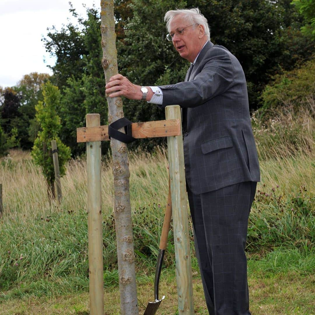 ロイヤル・ファミリーさんのインスタグラム写真 - (ロイヤル・ファミリーInstagram)「The Duke of Gloucester visited Tyne and Wear yesterday where he carried out a number of engagements. Swipe ➡️ to see images from the day which included: 🤝 Meeting volunteers from @stjohn_ambulance at their Newcastle Headquarters. The Duke heard more about the training of first-aid volunteers, in particular their provision for mental health first-aid training. 🌳 Planting a European Elm Tree in Jubilee Wood, which was dedicated to the Queen’s Commonwealth Canopy (QCC) project. The @queenscanopy was launched in 2015 and aims to raise awareness within the Commonwealth of the value of indigenous forests, saving them for future generations. 👏 Awarding local business Gate 7 with The Queens Award for Enterprise. The Awards are for outstanding achievement by UK businesses in areas such as innovation and international trade.」9月4日 22時33分 - theroyalfamily