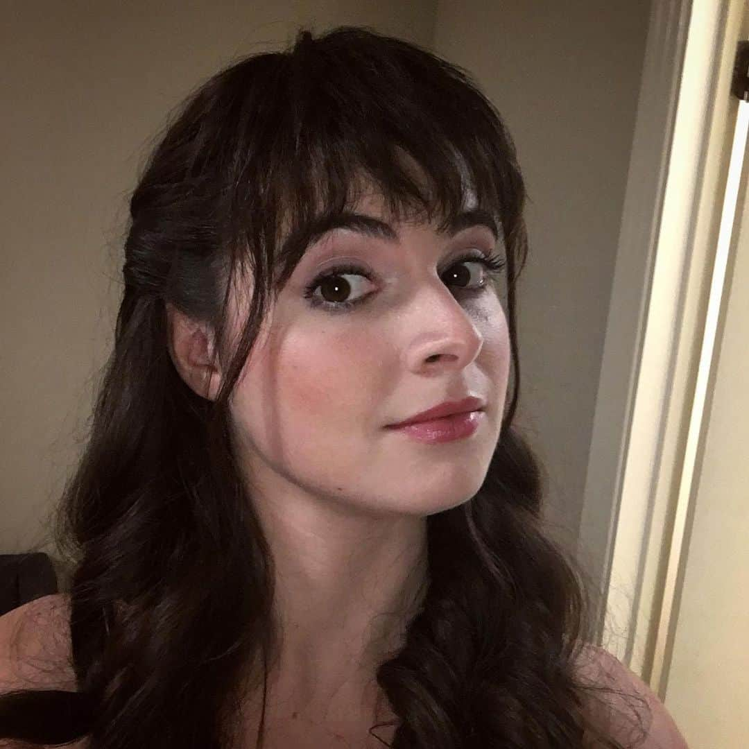 ヴァネッサ・マラーノさんのインスタグラム写真 - (ヴァネッサ・マラーノInstagram)「Bangs are the moustache of the forehead. 😜 #hairfilledwithlies #fakebangs」9月4日 22時46分 - vanessamarano