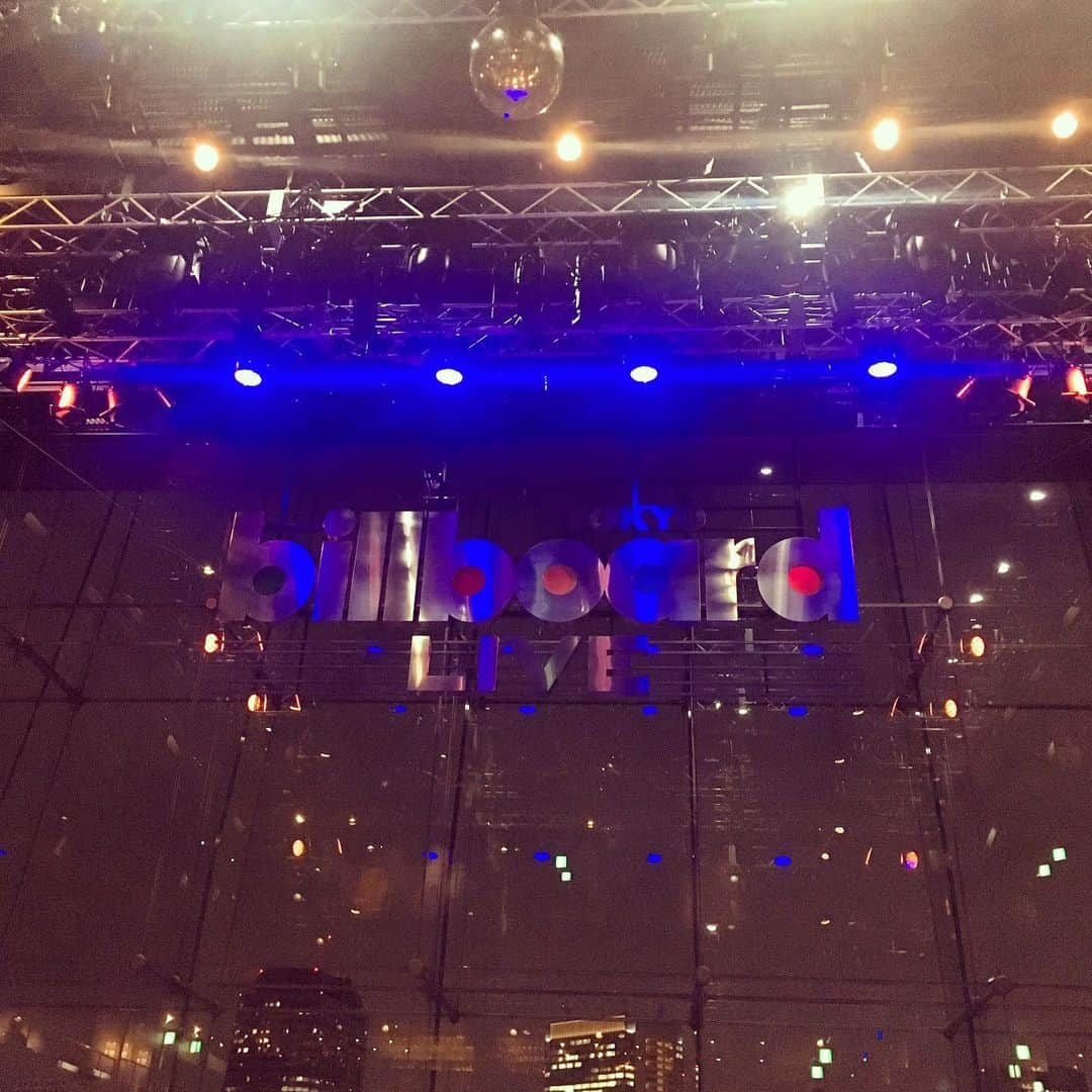 YUKA さんのインスタグラム写真 - (YUKA Instagram)「Lisa Loeb @Billboard Live Tokyo. amazing show.  素敵だった〜。 やさしかった〜。 Love new song called "ANOTHER DAY" from the new album 「A Simple Trick To Happiness」 いい曲〜。 #lisaloeb #billboardtokyo」9月4日 22時51分 - yukamoumoon