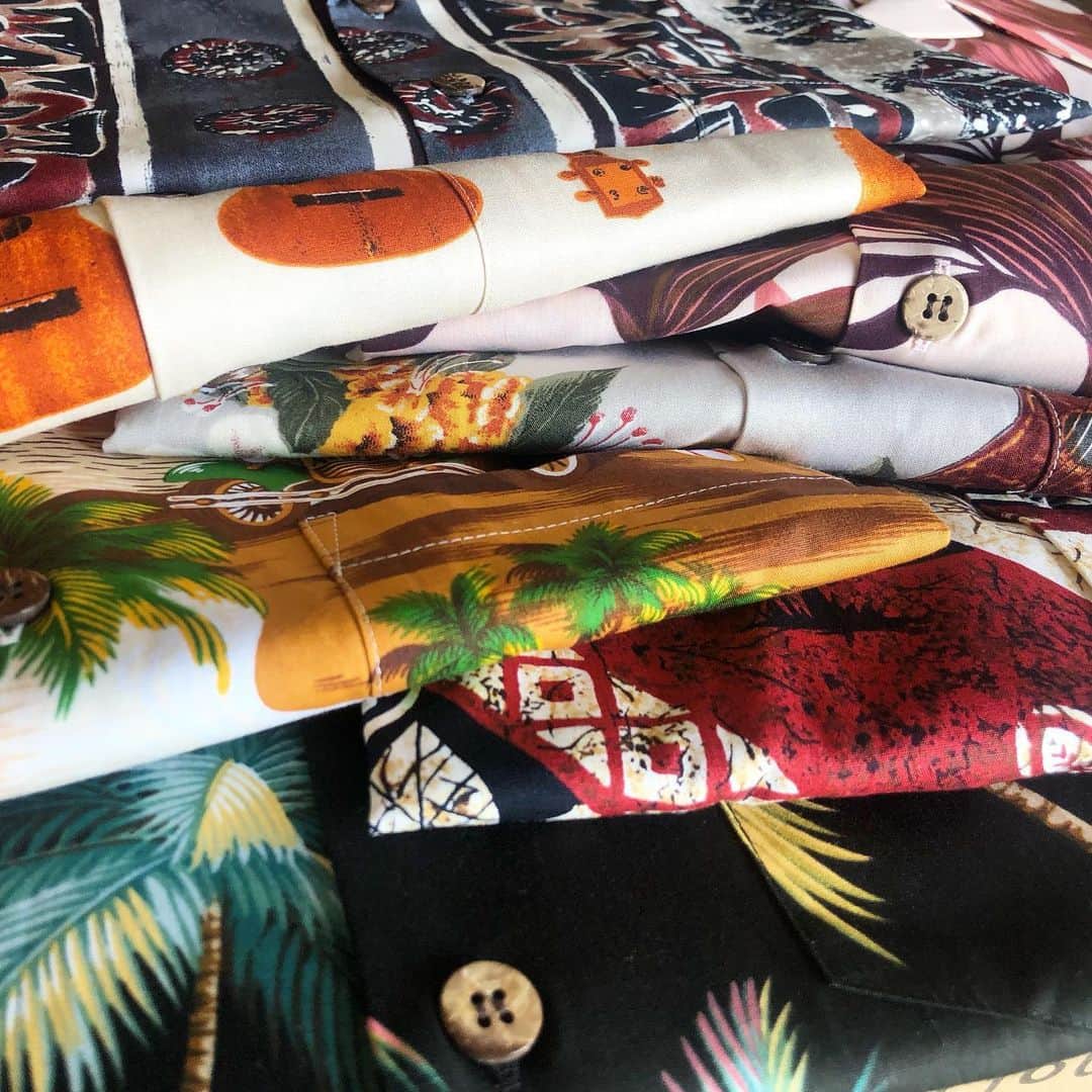 original brand 【ilu098】さんのインスタグラム写真 - (original brand 【ilu098】Instagram)「【OTONA+HAWAII】 オトナアイルからHawaiiが登場決定！ アイルが実際にハワイへ赴き、ビビッときた生地たちを沖縄へ持って帰って来ました。その生地へひと針ひと針縫製し沖縄で誕生したシャツたち。 そんなトロピカルな柄たちがどどっと登場に合わせて、"アイルのハワイday"開催します！ ・ "アイルのハワイday" 9月11日(水)~13日(金) 13:00~19:00 全10柄のシャツが初登場！  #ilu098 #hawaiishirt #おきなわ #沖縄 #沖縄産 #アロハシャツ #ハワイ旅 #MadeinOkinawa #オトナアイル #アイル旅」9月4日 22時51分 - ilu098