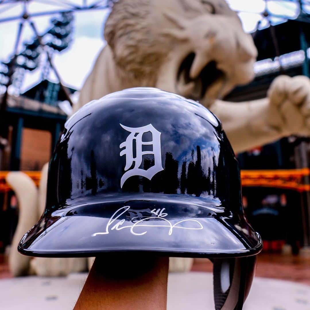 デトロイト・タイガースさんのインスタグラム写真 - (デトロイト・タイガースInstagram)「🚨#Tigers Giveaway🚨 Enter now for your shot to win an autographed helmet, courtesy of @draftkings. Here’s what you have to do: 1.	Follow @DraftKings 2.	Comment #DKSweepstakes below Rules: www.tigers.com/dksweeps」9月4日 23時01分 - tigers
