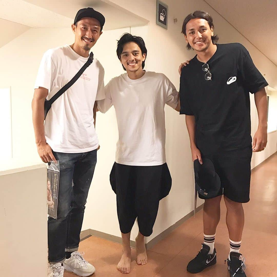 渡部博文さんのインスタグラム写真 - (渡部博文Instagram)「. シェイクスピアの恋愛喜劇 『お気に召すまま』 舞台はあまり観にいったことがないけど、 エネルギッシュな演者さんの激しく大胆な恋愛模様にすごく興奮しました。 #満島ひかり さんの作りだす世界観は圧巻でした。 . 舞台後に#満島真之介 さんと📸✨ 気さくで優しく演技も抜群に面白かった、あとは顔がレオに似てた👨🏻笑 . まだ観てない方はぜひ一度！ #お気に召すまま」9月4日 23時01分 - hirofumi0707