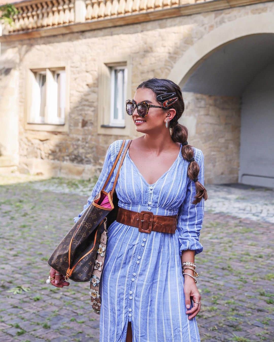 Anniのインスタグラム：「Endless summer mood 🔛✨💙 {more pics on my blog}——————————————————————————— • • • • •  #outfit #fashion #fashionblogger #ootd  #shopbop #fashionblogger_de #blogger #inspiration #inspo #girl #me #look #ig #kissinfashion #americanstyle #stuttgart #liketkit #love #germany #aboutyou #louisvuitton」