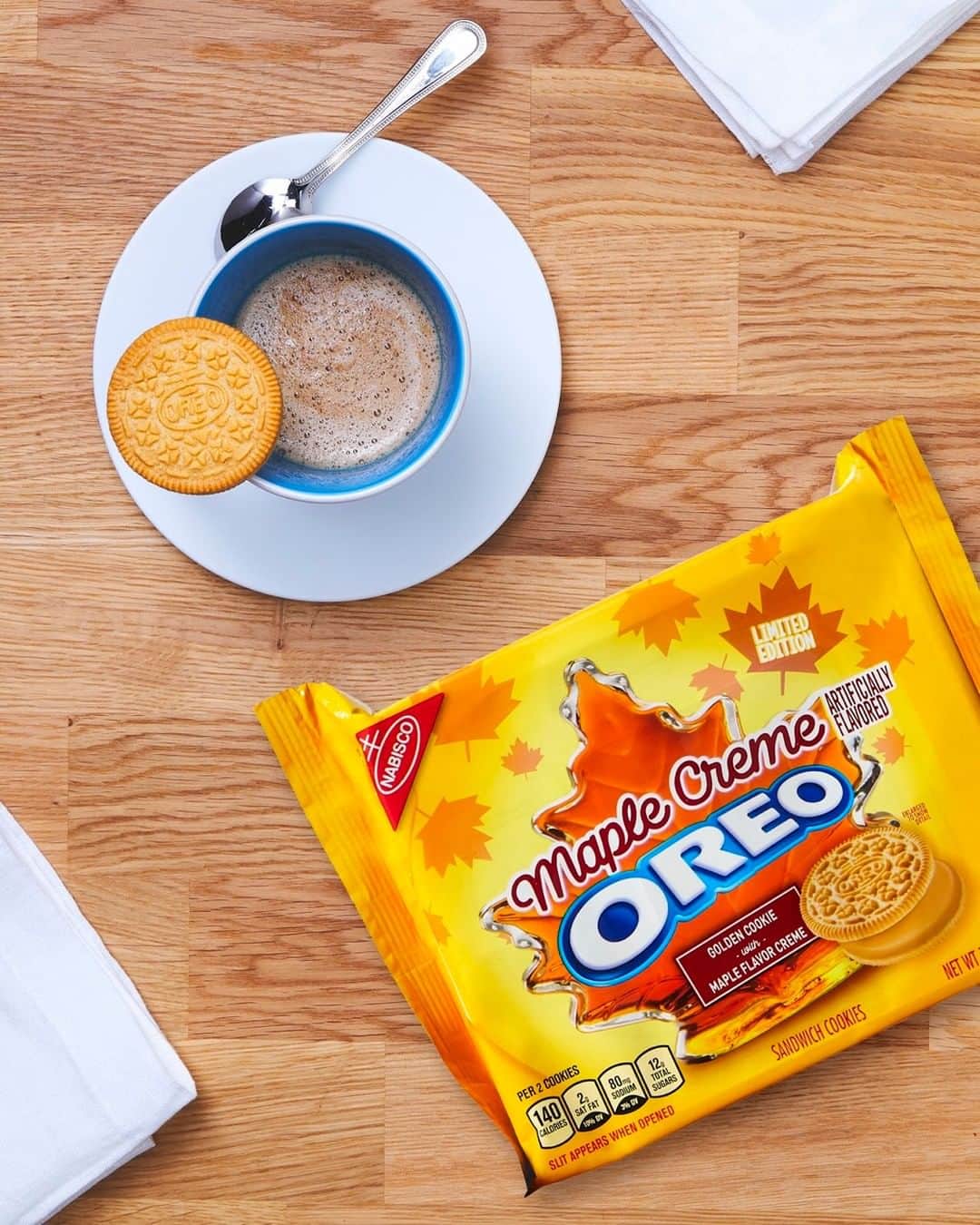 OREOさんのインスタグラム写真 - (OREOInstagram)「Apologies to donuts everywhere, but your cup of ☕has a new best friend… limited-edition Maple Creme OREO cookies.」9月4日 23時01分 - oreo