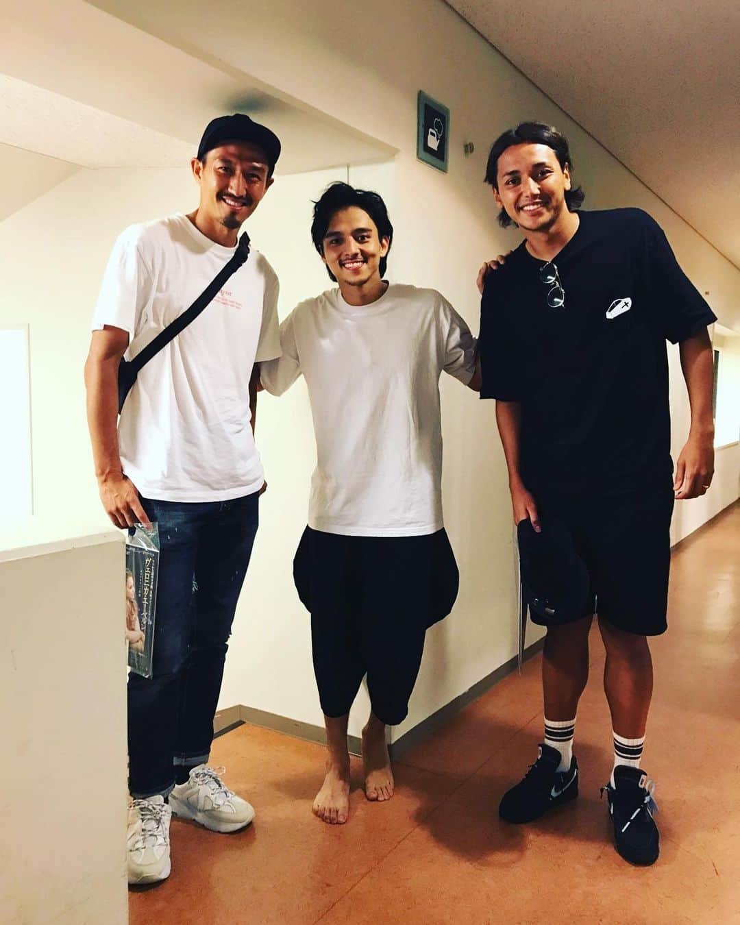 大崎玲央のインスタグラム：「舞台「お気に召すまま」観てきました！ 初めての舞台観劇、すごく楽しかったし、終始役者さんの熱量に圧倒されてました。 ずっと会いたかった満島真之介くんにも会えて嬉しかったです🤙🏾 ありがとうございました！ #お気に召すまま #満島真之介」