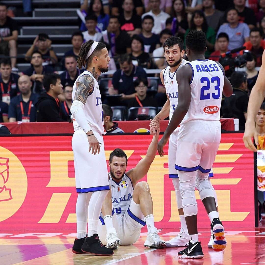 ダニーロ・ガリナリのインスタグラム：「🇮🇹🏀 Pensiamo da subito alla seconda fase! Forza Azzurri!  #Italbasket #NothingButAzzurri #FIBAWC」
