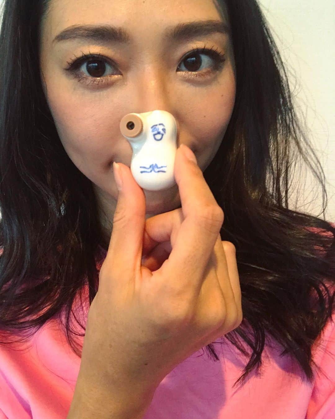 のインスタグラム：「【箸置き】 またまた崎陽軒のひょうちゃん💕  醤油さしとして、再利用しないので、お箸置きとして使います⤴️ 今で4つ目。  崎陽軒と551のシュウマイ、どちらがおすきですかぁ？？？ #ひょうちゃん #シュウマイ #焼売 #崎陽軒 #醤油差し #箸置き #followme」