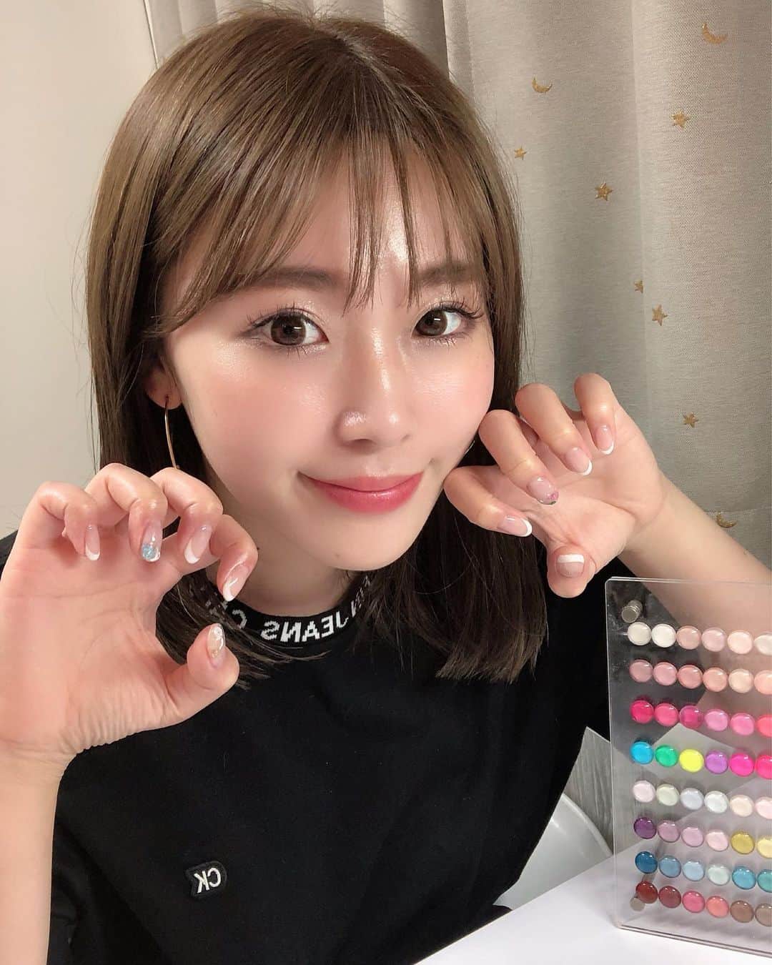 藤川沙弥のインスタグラム：「𓆸*ﾟ﻿ ﻿ 写真のポーズに迷って﻿ こうなりました意味はありません🐅笑。﻿ ﻿ 久しぶりにフレンチにしたくて﻿ 何本かお任せして可愛く仕上げてくれた💅🏻﻿ ﻿ インスタ見て予約してくれた方達の﻿ お話聞いて私まで嬉しい気持ちになります☺️💗﻿ ﻿ 神戸のサロンと﻿ 大阪のプライベートサロンで﻿ ネイル予約できるよ💛﻿ 大阪サロンはDM✉︎で予約がとれるよ𓂃♥﻿ ﻿ ﻿ ﻿ コンタクトはいつもの﻿ シェリーファッジ愛用👀﻿ ﻿ ﻿ ﻿ ﻿ ﻿」