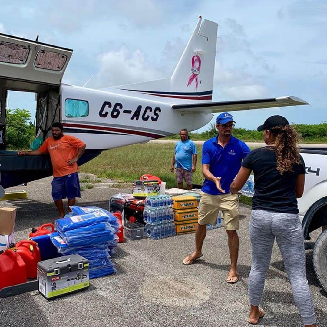 ボビー・ブラウンのインスタグラム：「Stay Strong we will rebuild. Gratitude to @capesantamaria and all those who are beginning to bring supplies to our island. It’s going to be a long road. Every little bit helps. 🇧🇸💙🙏」