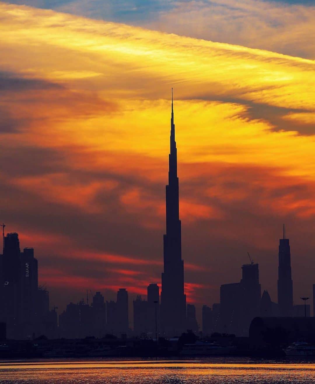 ドバイのインスタグラム：「Burj Khalifa, World’s tallest building #Dubai #Sunset 📷:@maamari11」