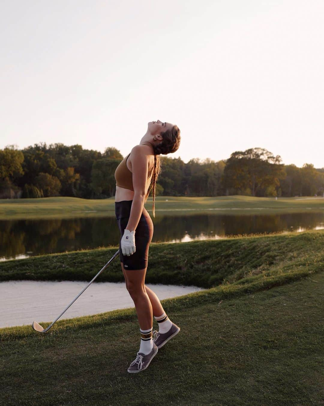 ストーミ・ヘンレイさんのインスタグラム写真 - (ストーミ・ヘンレイInstagram)「I don’t usually play golf like this but it was a real scorcher in Atl yesterday lolll ☀️ had to bring out my new @aloyoga camo biker shorts for this heat💧#ad」9月4日 23時46分 - stormibree