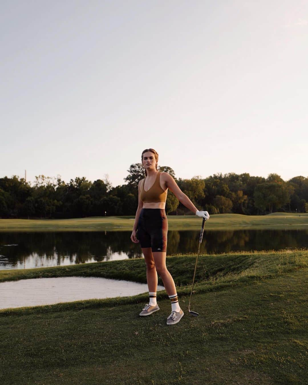 ストーミ・ヘンレイさんのインスタグラム写真 - (ストーミ・ヘンレイInstagram)「I don’t usually play golf like this but it was a real scorcher in Atl yesterday lolll ☀️ had to bring out my new @aloyoga camo biker shorts for this heat💧#ad」9月4日 23時46分 - stormibree