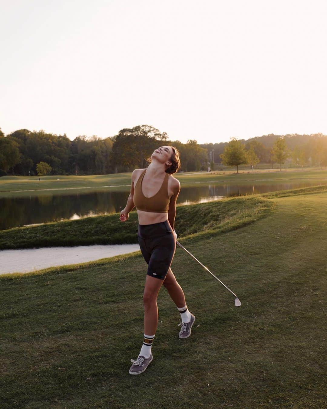 ストーミ・ヘンレイさんのインスタグラム写真 - (ストーミ・ヘンレイInstagram)「I don’t usually play golf like this but it was a real scorcher in Atl yesterday lolll ☀️ had to bring out my new @aloyoga camo biker shorts for this heat💧#ad」9月4日 23時46分 - stormibree