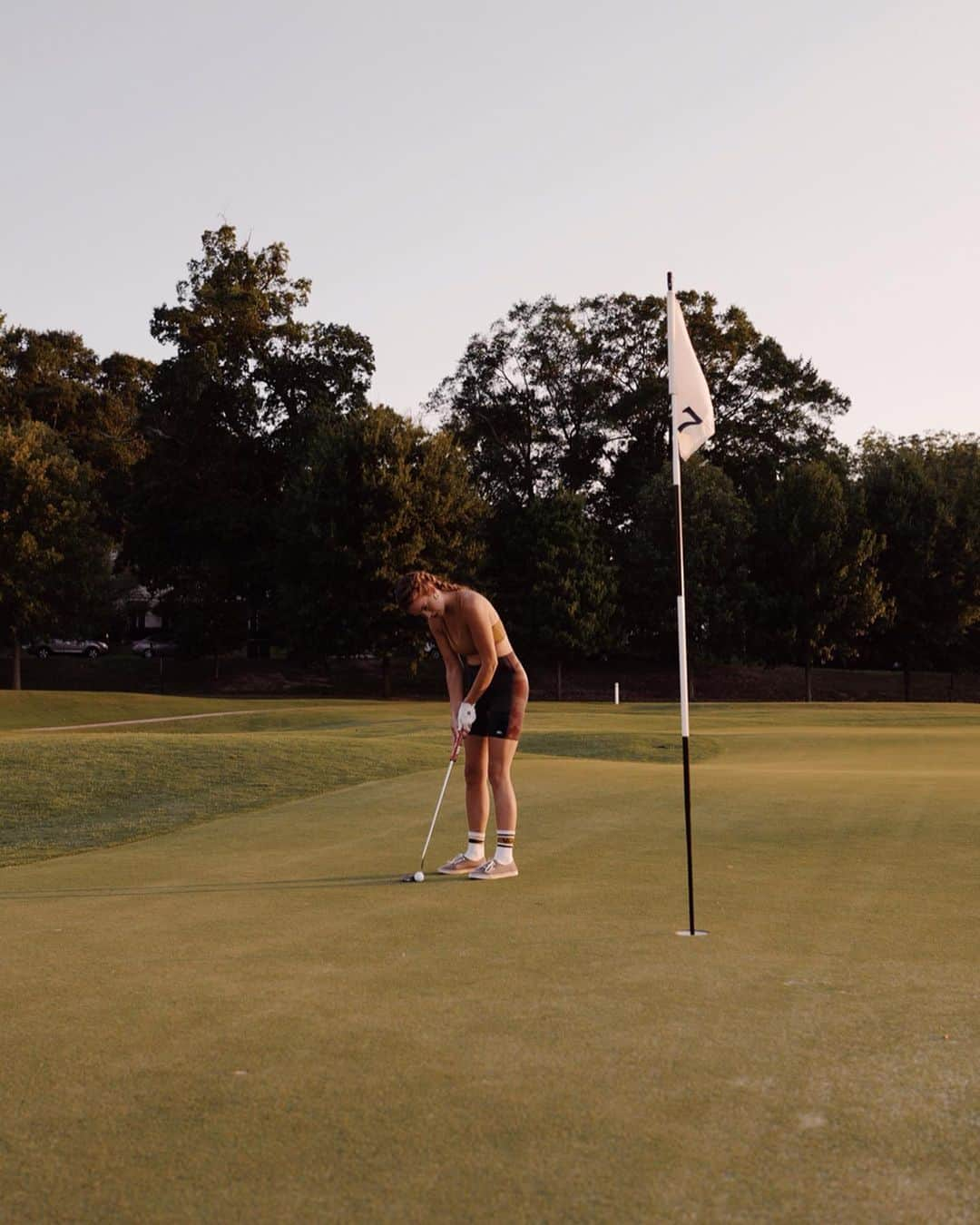 ストーミ・ヘンレイさんのインスタグラム写真 - (ストーミ・ヘンレイInstagram)「I don’t usually play golf like this but it was a real scorcher in Atl yesterday lolll ☀️ had to bring out my new @aloyoga camo biker shorts for this heat💧#ad」9月4日 23時46分 - stormibree