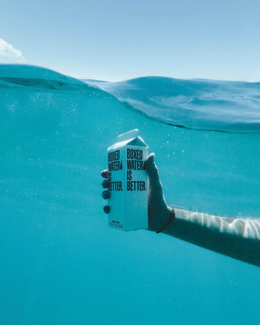 のインスタグラム：「We are thinking of our friends facing #HurricaneDorian. Water relief is an international problem and we are giving back to the @americanredcross as they aid with natural disasters and aim to improve the quality of life for people throughout our world. If you’d like to join us, support the Red Cross by donating at the link in our bio. 📷: @thewandertravels #DisasterRelief」