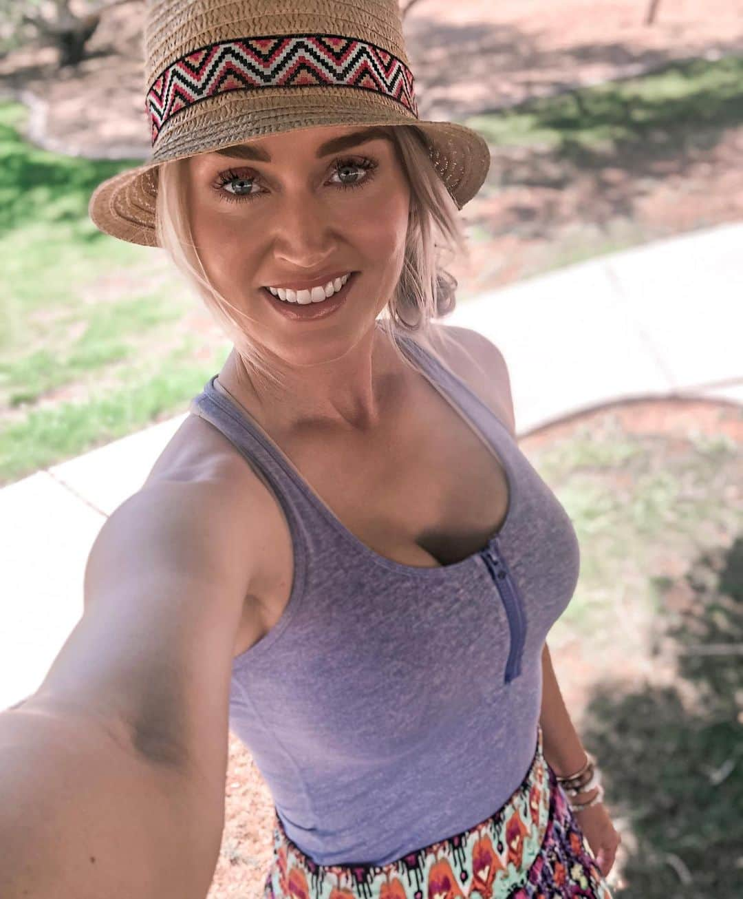 ブレア・オニールさんのインスタグラム写真 - (ブレア・オニールInstagram)「Oh hi there 🤳🏽😘 👋🏼」9月4日 23時43分 - blaironealgolf