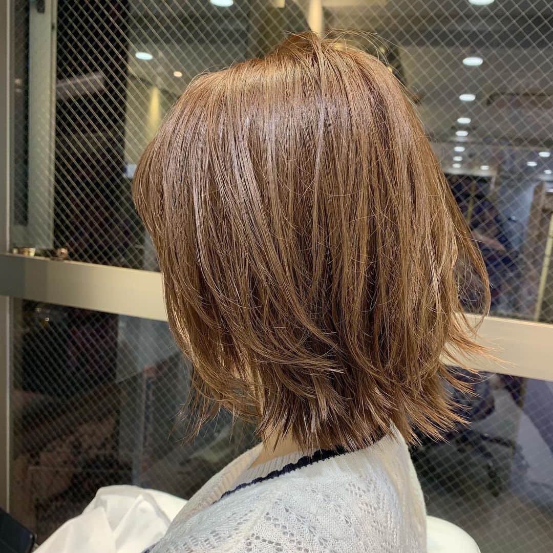 百合香（yurika）のインスタグラム：「7月にTHE GLOBES さんでヘアカラー・カットして頂きました！  いつもとても素敵に仕上げて頂きありがとうございます🙇‍♀️ #ブリーチなし #カラー #カット」