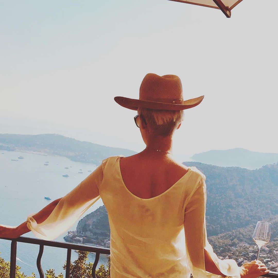 マギー・グレイスのインスタグラム：「(in an F. Scott Fitzgerald novel in my mind)」