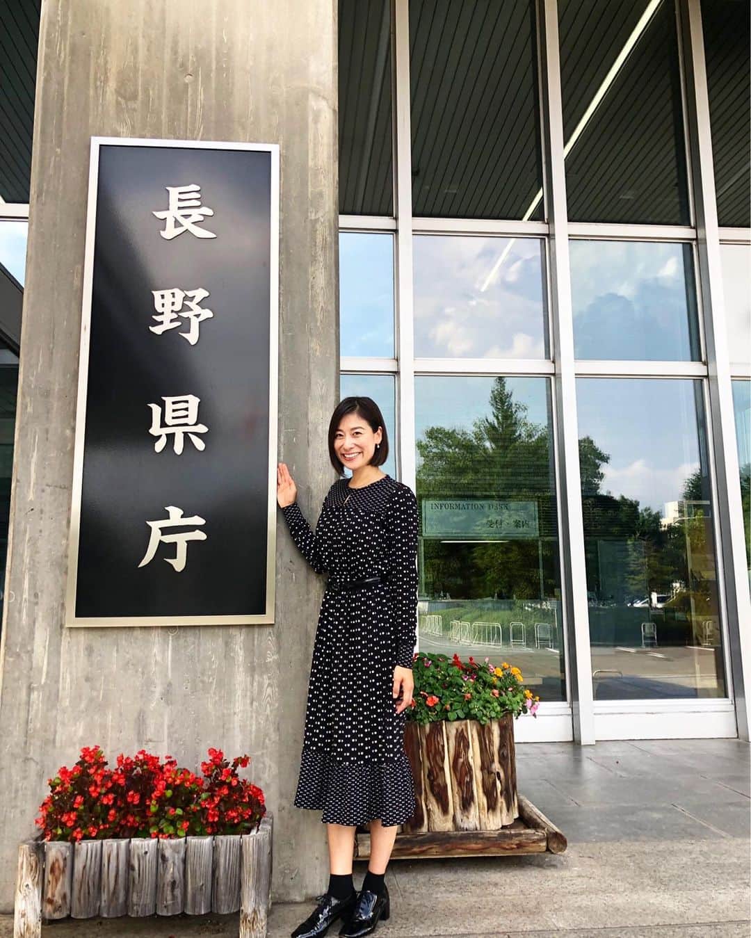 のインスタグラム：「長野県庁職員の皆様に講演をさせていただきました！なんと阿部県知事まで参加をしてくださり、長野県の皆様の真摯で熱い思いに心打たれました。長野県はエシカル消費を基本計画に明記し、積極的に推進なさっています。自然豊かで健康長寿県である長野県は、まさにエシカルな要素が散りばめられた地域なので、これから先が非常に楽しみであります！ピープルツリーの新作ワンピースで臨みました！I had a lecture at Nagano prefectural office. Nagano is trying progressive approach to lead ethical consumption as an administration. I love this new dress by @peopletreejp #nagano #ethical #ethicalconsumerism #ethicalassociation #peopletree #長野県 #健康長寿県 #エシカル #エシカル消費 #ピープルツリー #長野はエシカルがいっぱい」