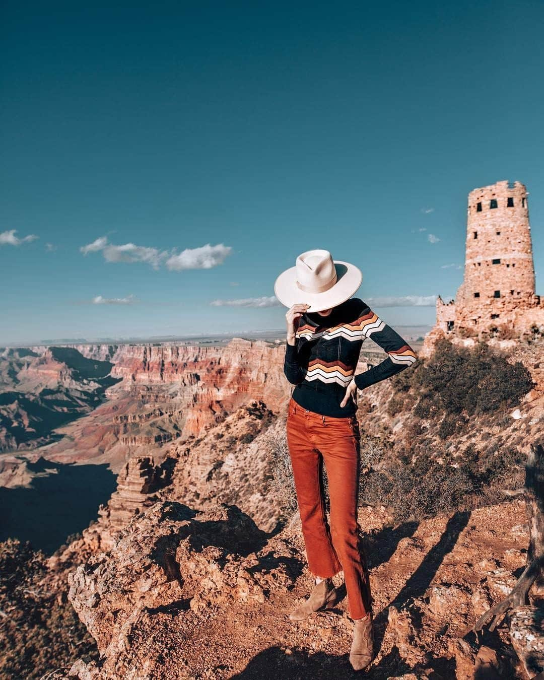 Visit The USAさんのインスタグラム写真 - (Visit The USAInstagram)「A road trip to Mars or Grand Canyon National Park in Arizona? Hard to tell! Which US parks are on your must-visit list this summer? 📷: @munopia #VisitTheUSA」9月5日 0時00分 - visittheusa