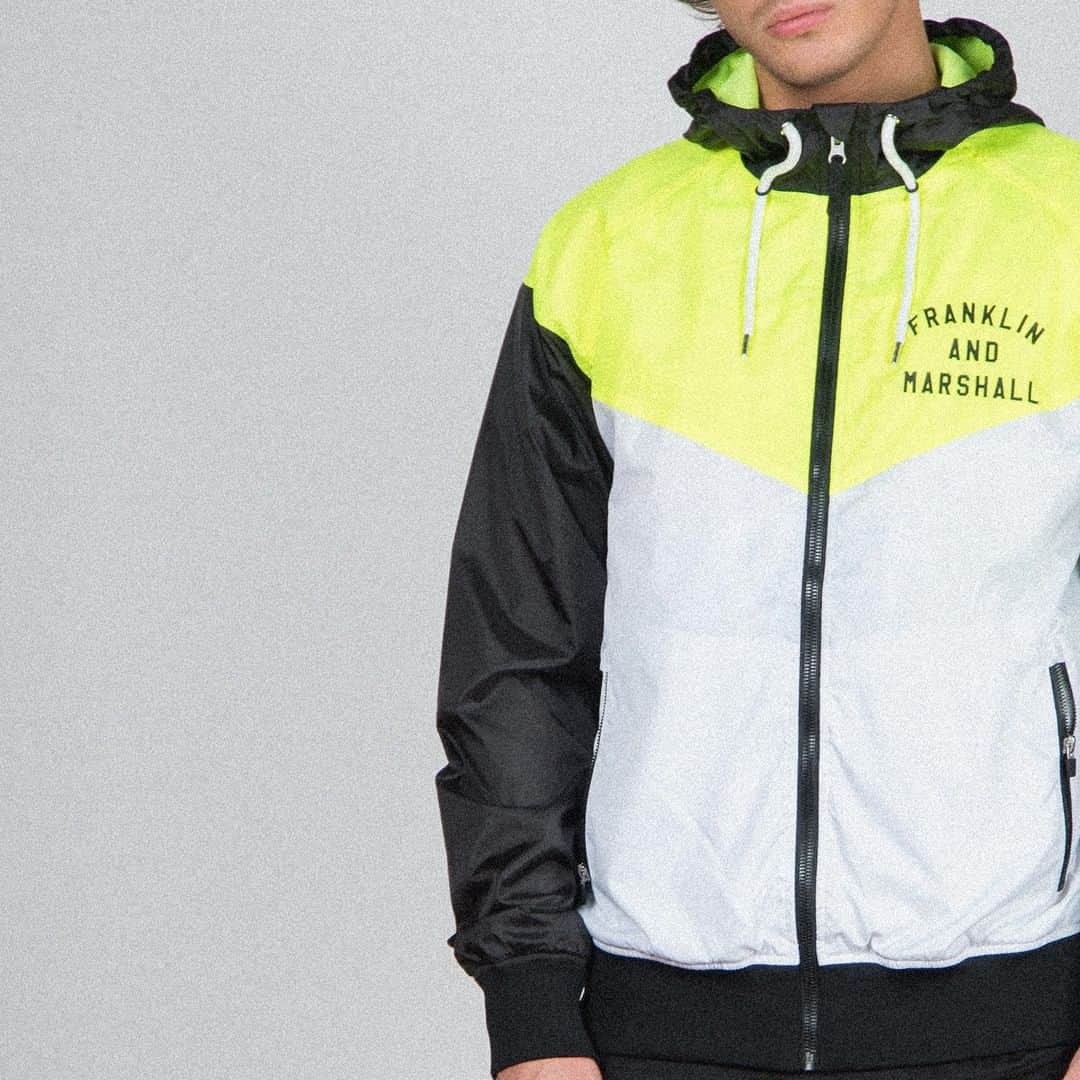フランクリン&マーシャルのインスタグラム：「FRANKLIN & MARSHALL | SS2019 COLLECTION⁠ .⁠ SUMMER SALES⁠ .⠀⁠ #franklinandmarshall #streetwear #sportswear #summercollection #fluojacket」