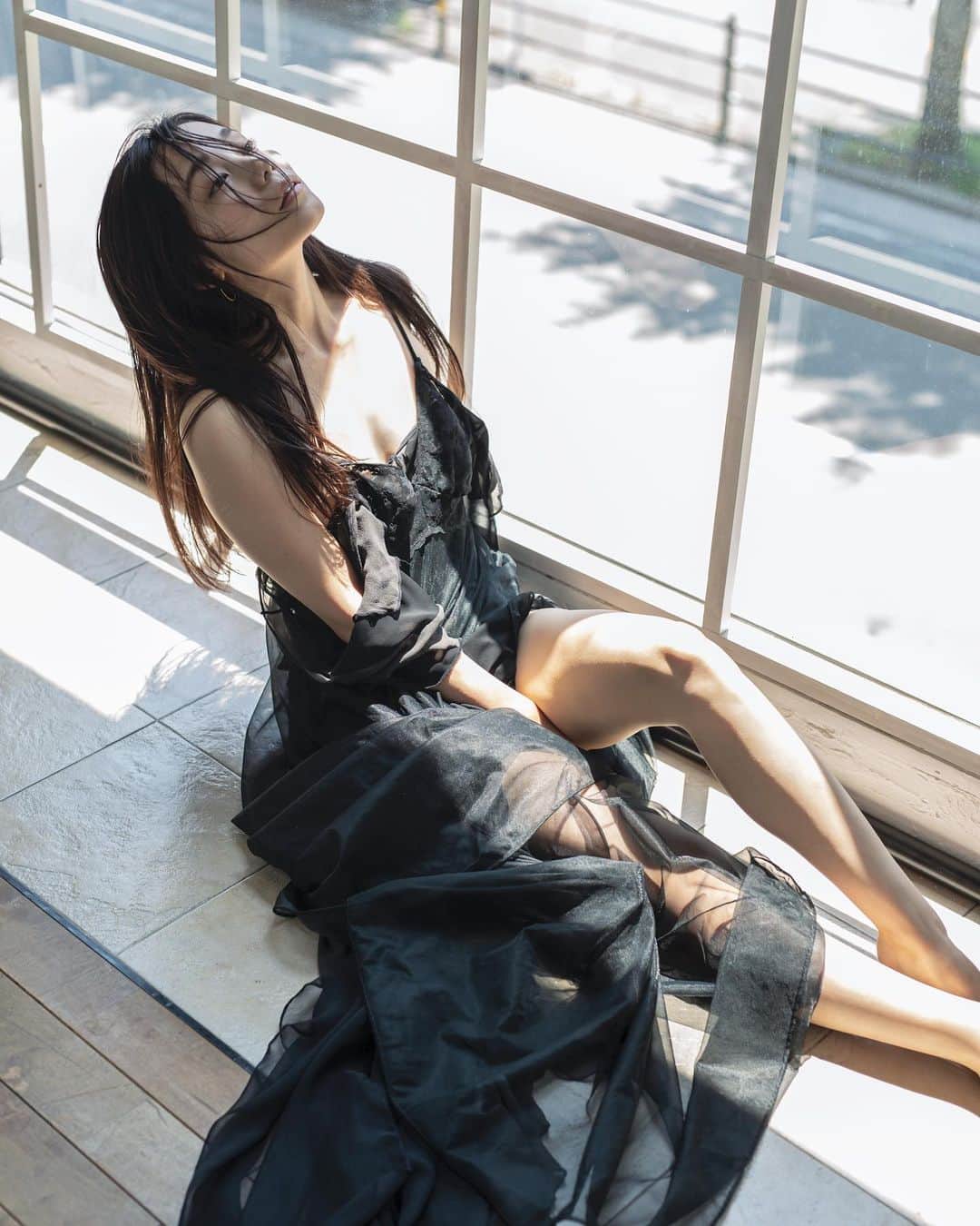 のインスタグラム：「summer night again.. . . . ph @yuta_matsukizono  md @kana_kuraki  costume by me . . . . #ARAKISHIRO#FUKUOKA#portrait#portraitphotography#photography#costume#costumedesign#fashion#fashionphotography#couture#hautecouture#contemporaryart#darkbeauty#model#pr0ject_soul#pr0ject_uno#humanedge#theportraitpr0ject#portraitmood#sombrebeiegs#sombresociety#_bodyart_#福岡#ポートレート#モデル#衣装#コスチューム#ドレス#アラキシロウ」