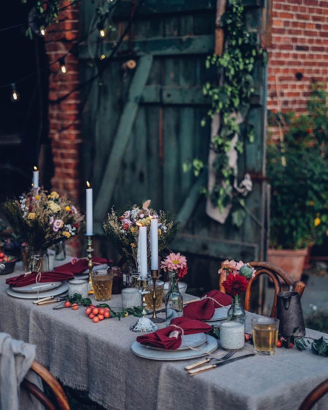 Our Food Storiesさんのインスタグラム写真 - (Our Food StoriesInstagram)「Advertisement|Werbung We teamed up with @lovely.linen to show you some of their stunning linen products✨ We are so in love with their tones and quality, perfect for a cozy autumn gathering 🍁 #lovelylinen  _____ #linenlove #fellowmag #ourfoodstories_countryside #simplejoys #countrysidelife #countrysideliving #countrysidestyle #gatheringslikethese #autumnmood #vintageinterior #flowerdecoration #flowerinstallation #flowerinspo #tabledecoration #momentsofmine」9月5日 0時10分 - _foodstories_